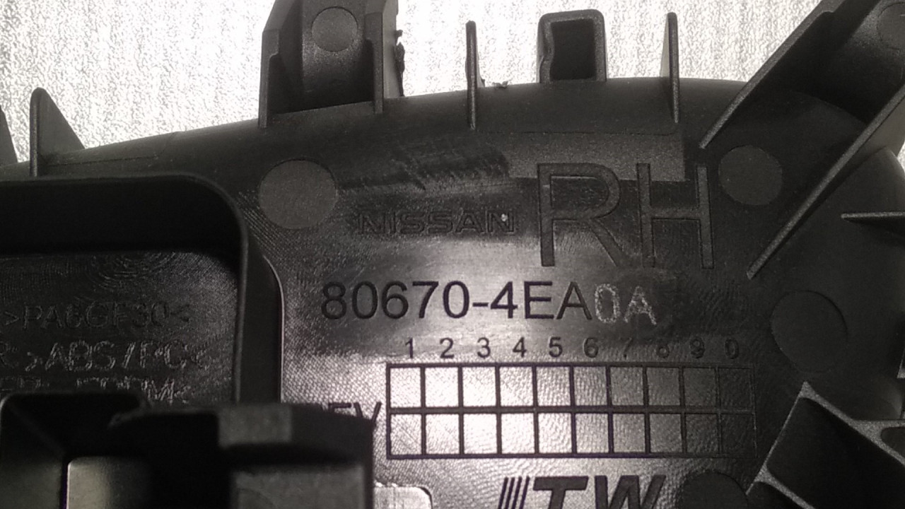 UNUTRASNJA RUCKA VRATA NISSAN QASHQAI > 10-13 806704EA0