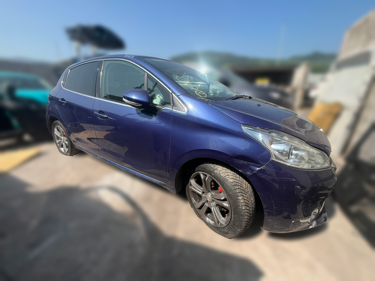 PEUGEOT 208 1.2 2014 GODINA  MOTOR HM01 HMX DIJELOVI