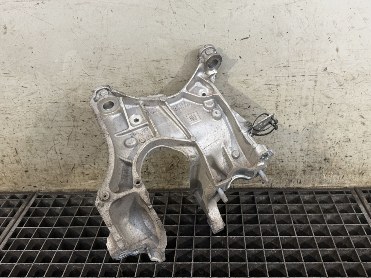 DIJELOVI NOSAC AUDI Q5 (FY) > 17 - 20  2.0 80A399296R