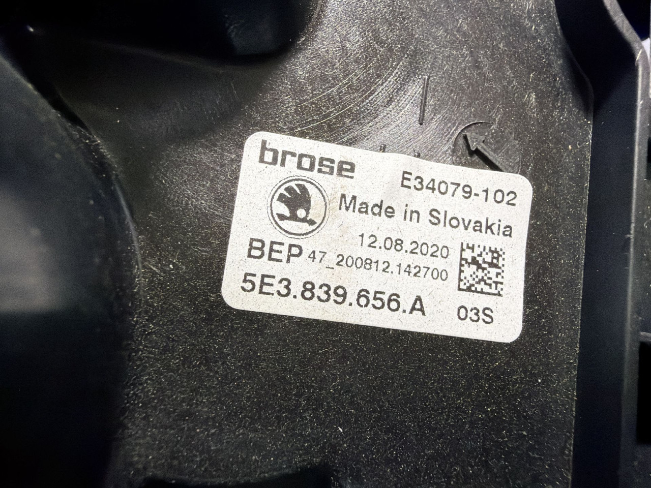 ELEKTRO PODIZAC STAKLA SKODA OCTAVIA > 19- 5E3839656A