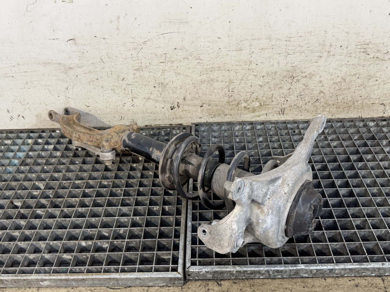 DIJELOVI AMORTIZER AUDI A4 (B8) > 07-11 2.0 8K0413031AF
