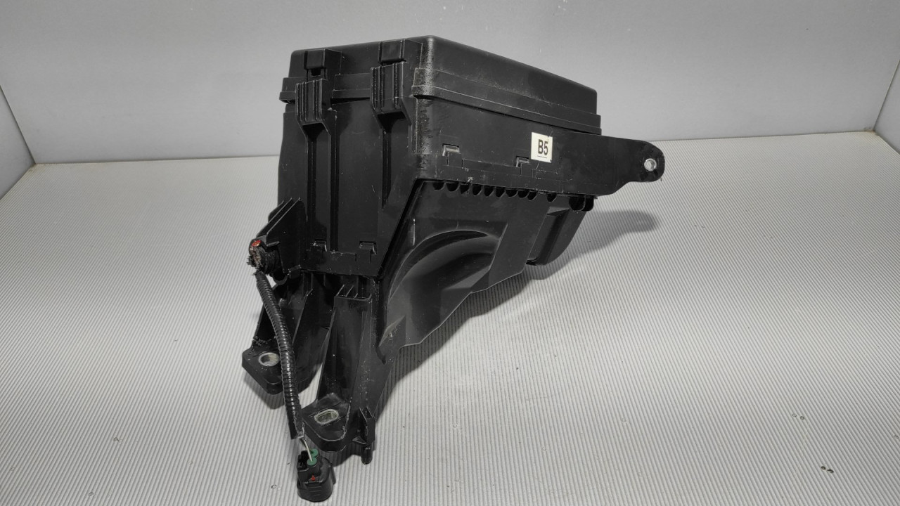 DIJELOVI ELEKTRONIKA KUTIJA OSIGURACA TOYOTA RAV 4 > 15-18 2.5