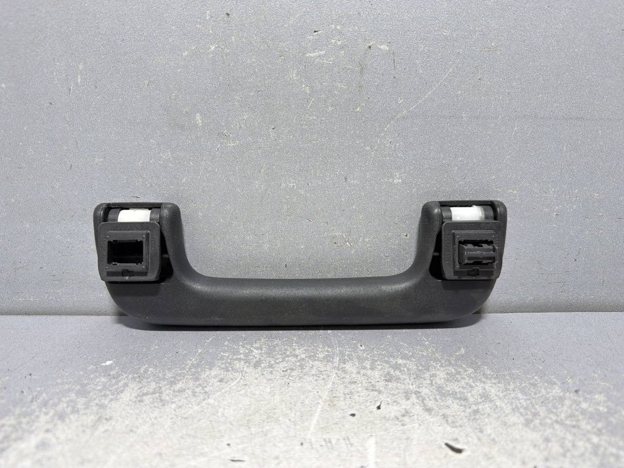 DIJELOVI KROVNA RUCKA AUDI A4 (B9) > 15-18 2.0 8R0857607H