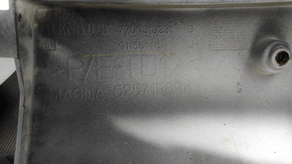 ZADNJI DIO BRANIKA OPEL VIVARO > 07-14 525719894