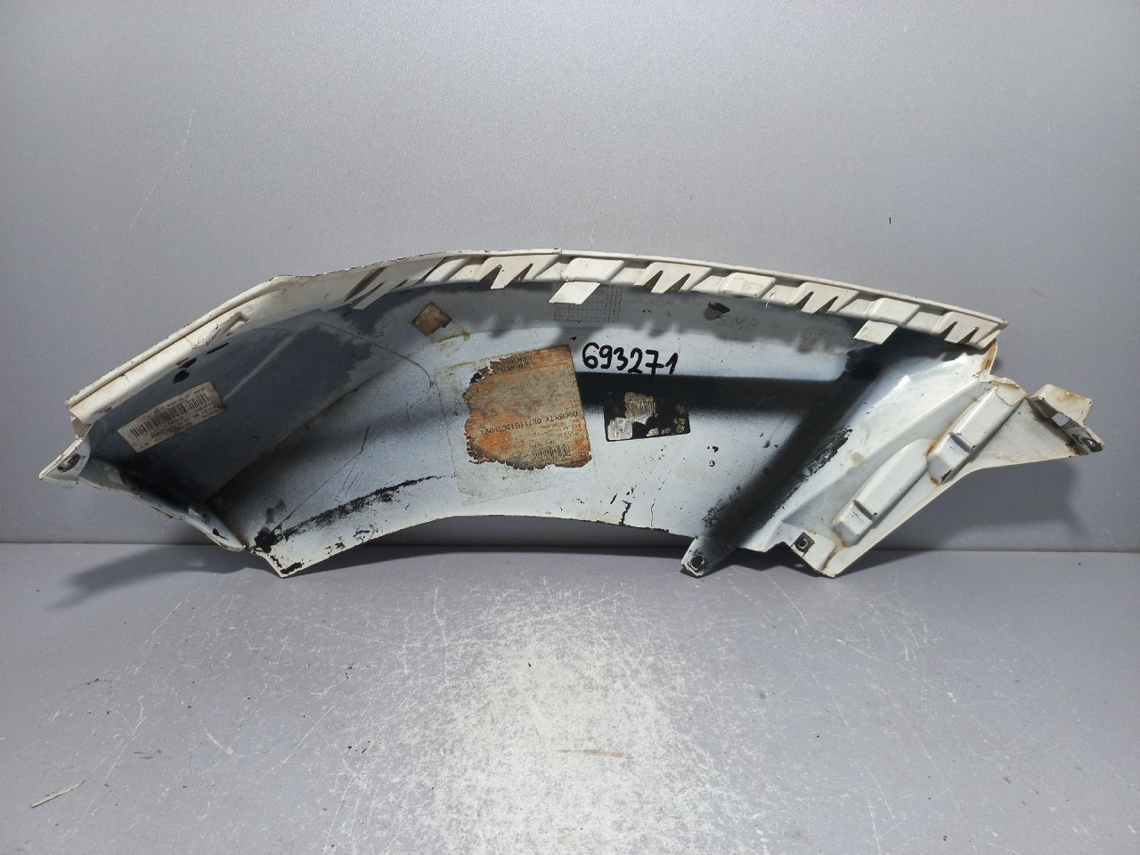 PLASTIKA BRANIKA AUDI Q3 > 11-15 8U0807061S