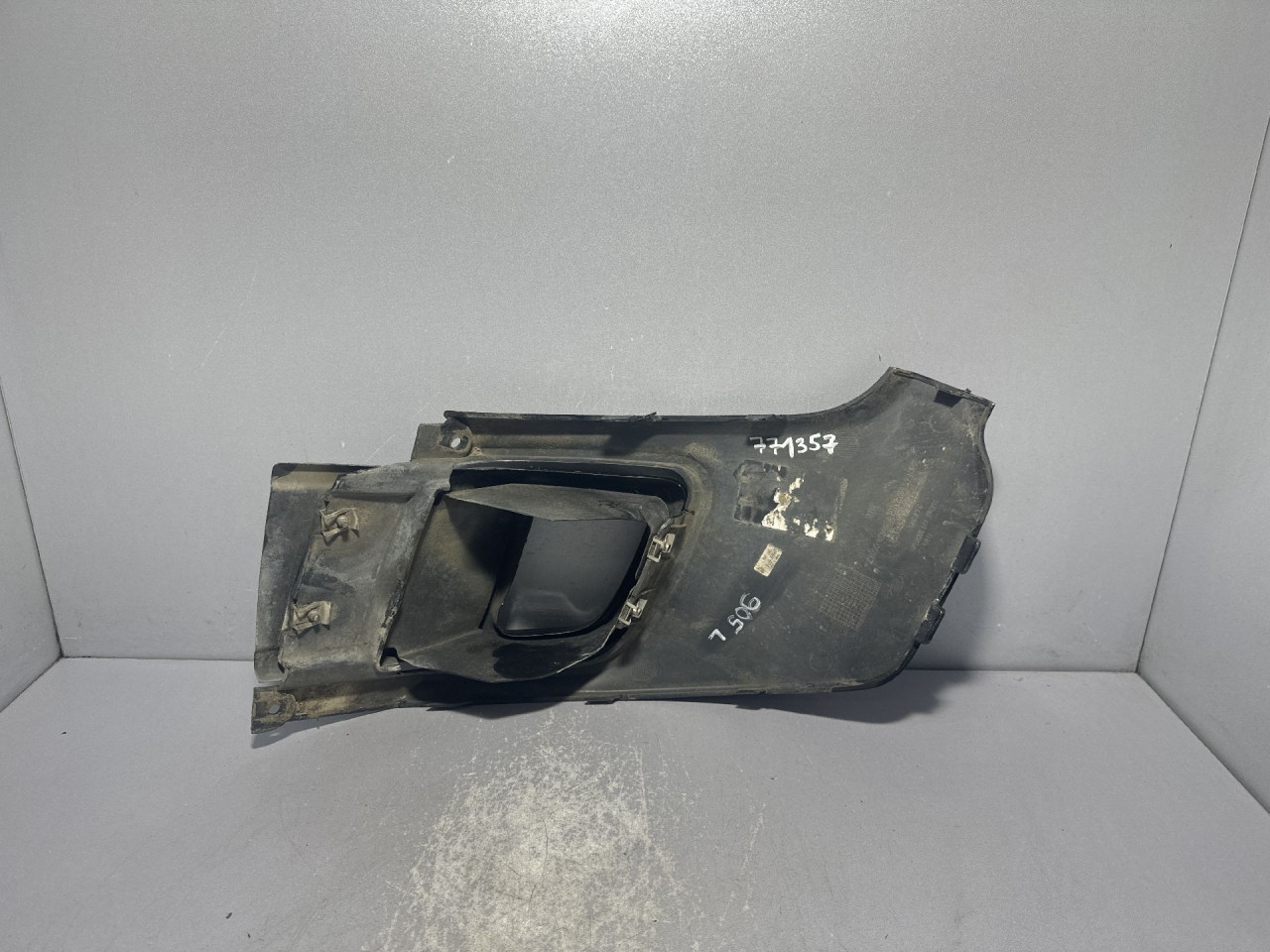 PLASTIKA BRANIKA LAND ROVER EVOQUE > 15-18 BJ3M1711682B