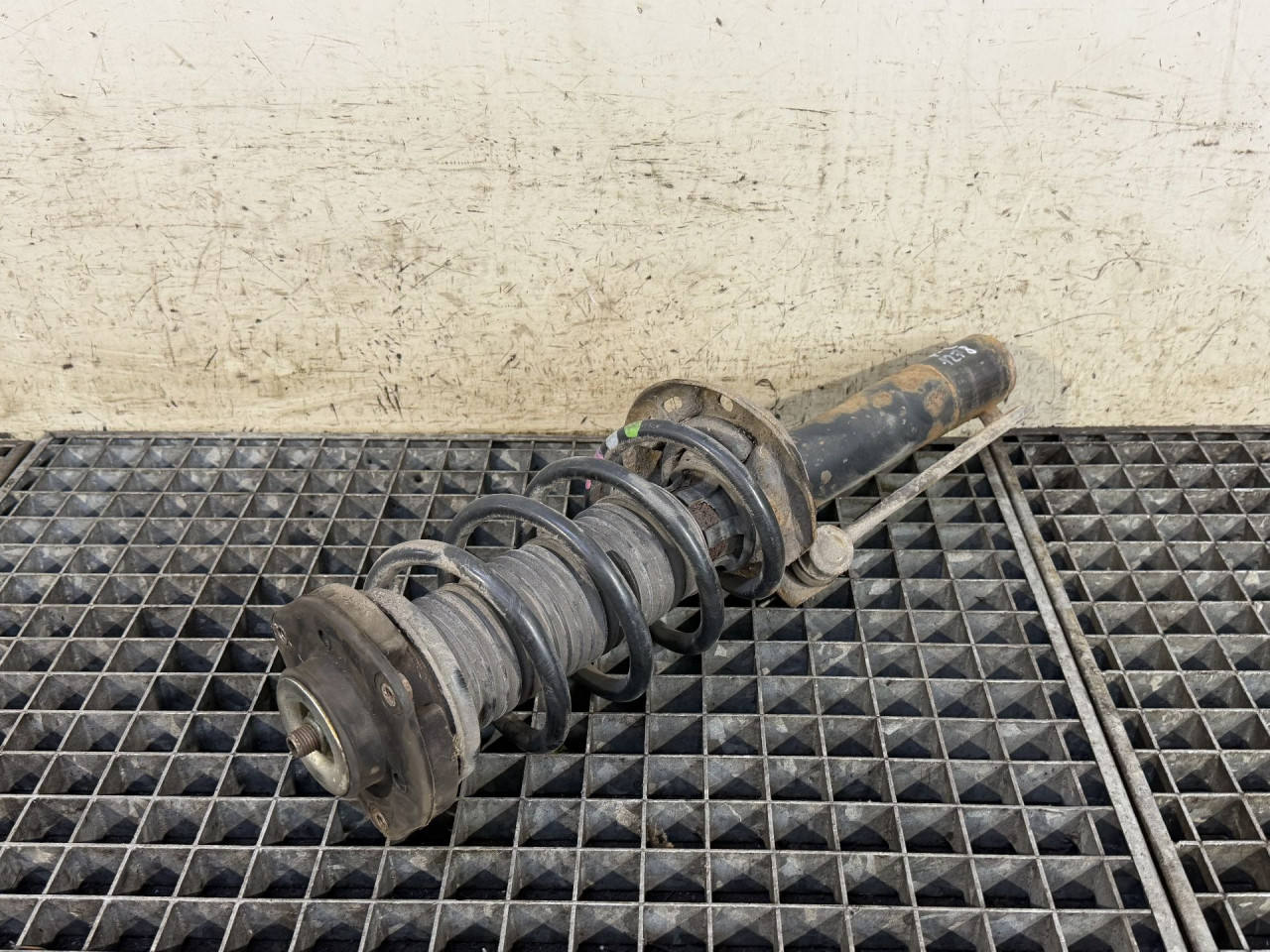 DIJELOVI AMORTIZER AUDI Q3 > 11-15 2.0 5N0413031AF