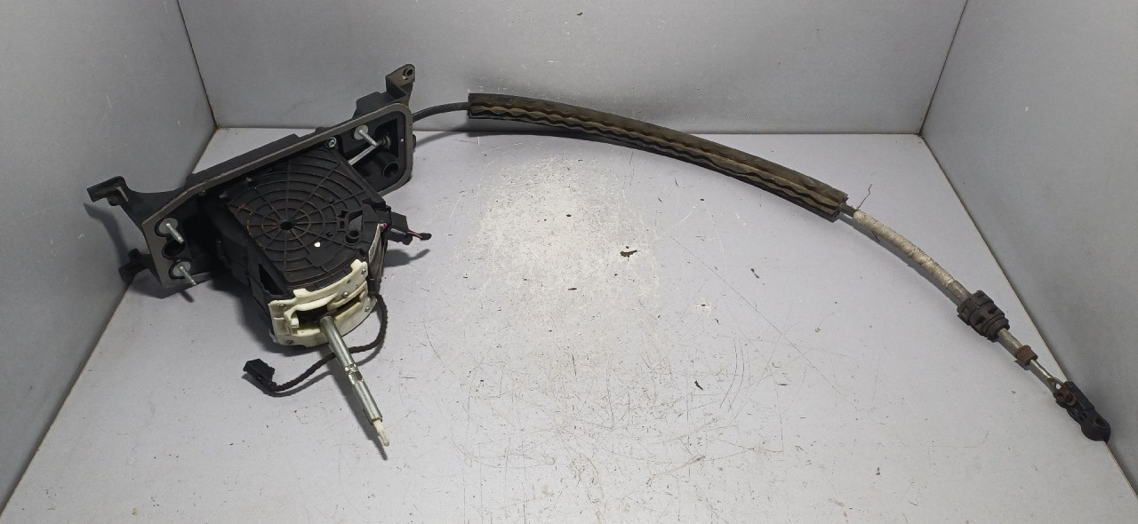 DIJELOVI SALTEBLA VW PASSAT B8 > 14-19 3Q2713023F