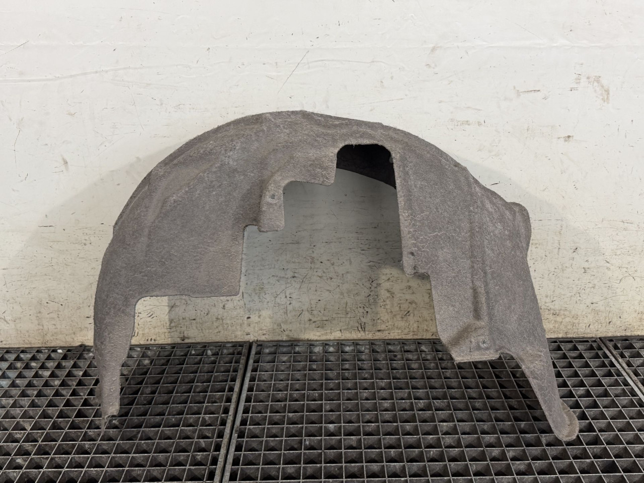 UNUTRASNJI BLATOBRAN AUDI A3 (8V1/8VA) > 12-16 8W0810172C