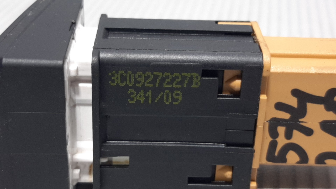 DIJELOVI PREKIDAC VW PASSAT B6 > 05-10 3C0927227B