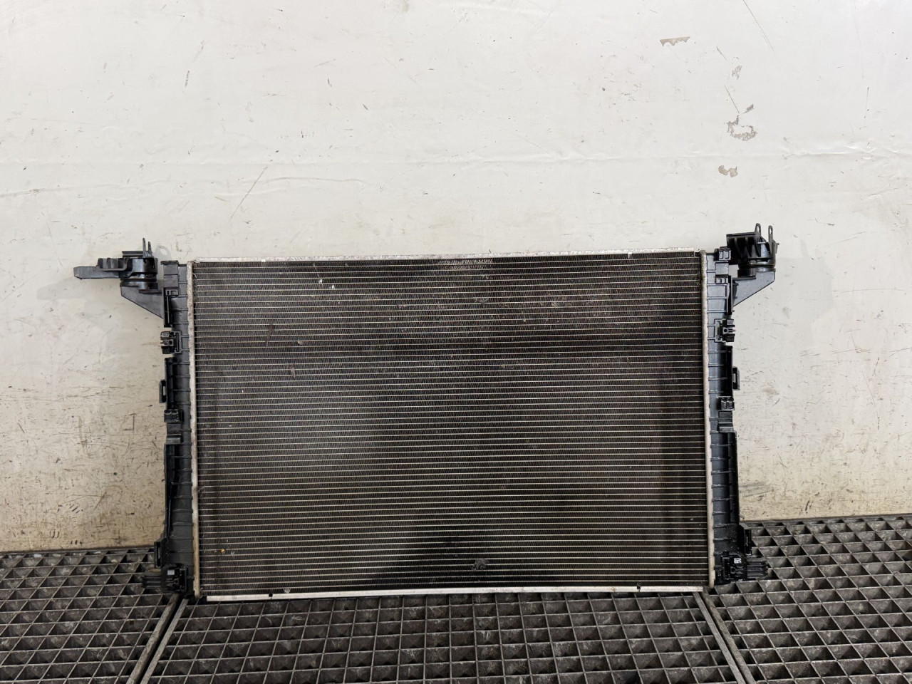 DIJELOVI HLADNJAK VODE AUDI Q5 (FY) > 17 - 20  3.0 8W0121251AB