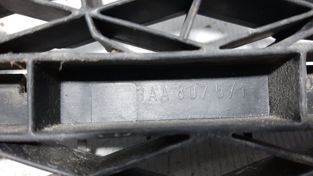 RESETKA BRANIKA VW PASSAT B7 > 10-14 3AA807571