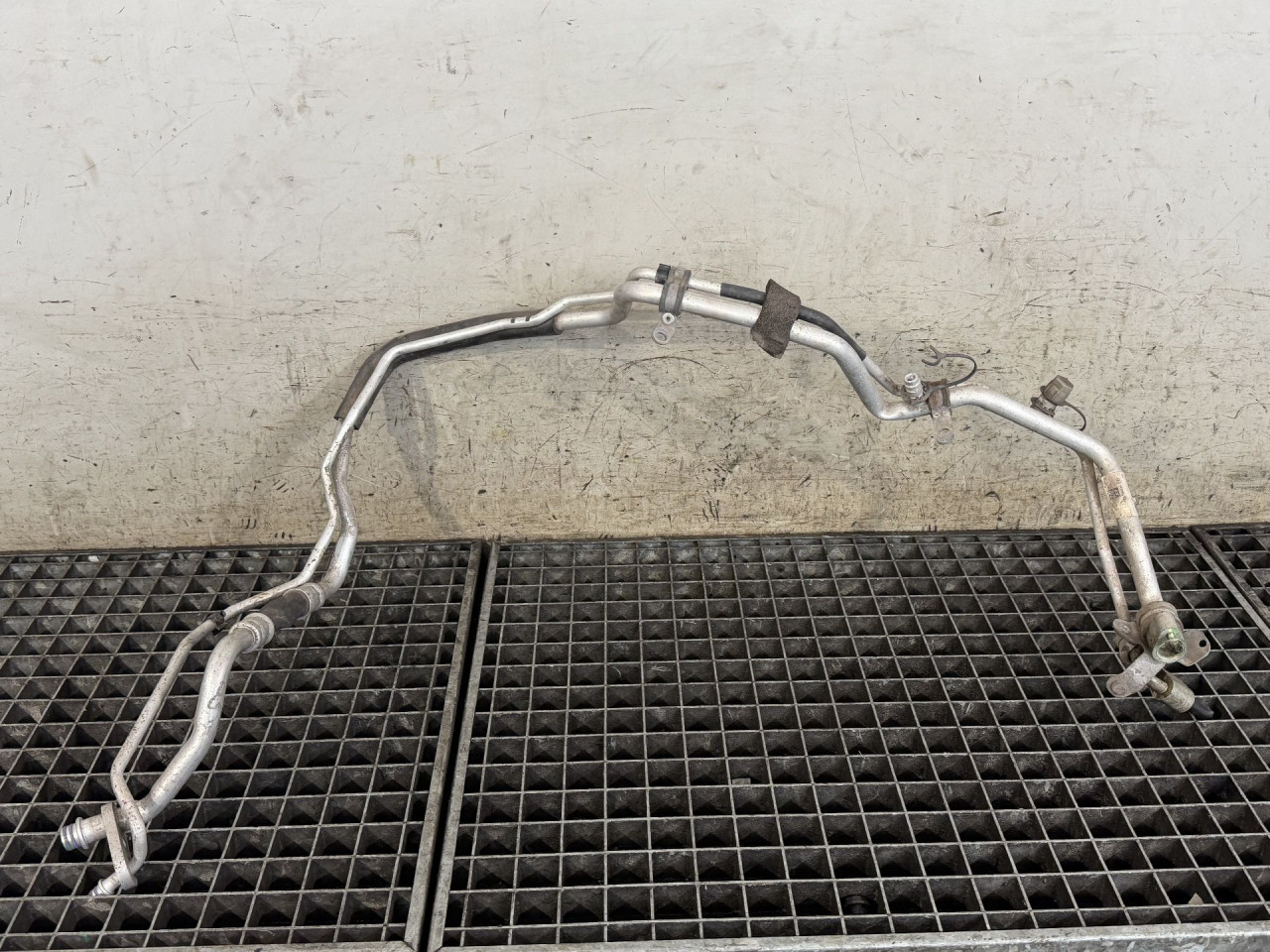 DIJELOVI CRIJEVO KLIME JAGUAR XE (X760) > 15 -  2.0 GX7319A834EB