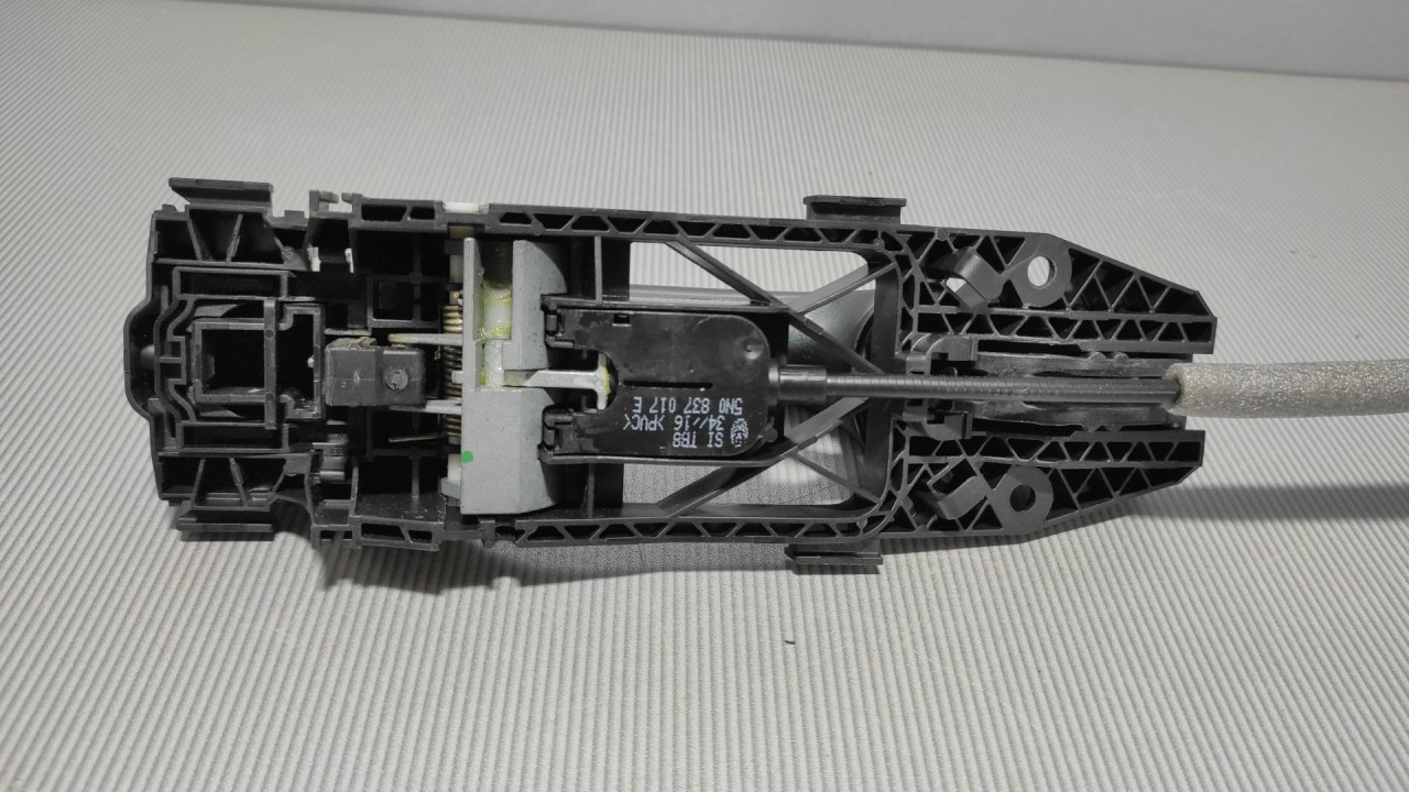 DIJELOVI RUCKA VRATA VW TOUAREG > 11-14 5N0839885H
