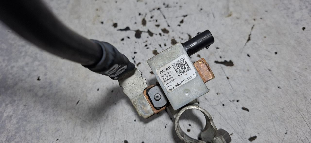 DIJELOVI KLEMA AUDI A4 (B9) > 19- 3.0 8S0915181C