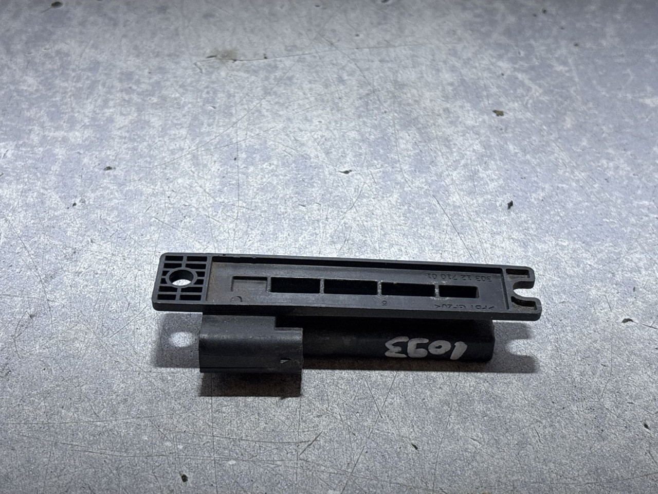ANTENA LAND ROVER RANGE ROVER VELAR (L560) > 17 - AH42-15K603-AA