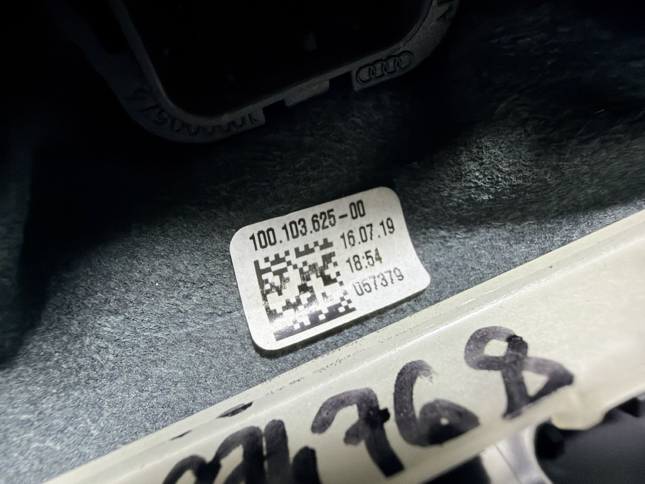 DIJELOVI RUCICA MJENJACA AUDI A4 (B9) > 19- 2.0 100103625