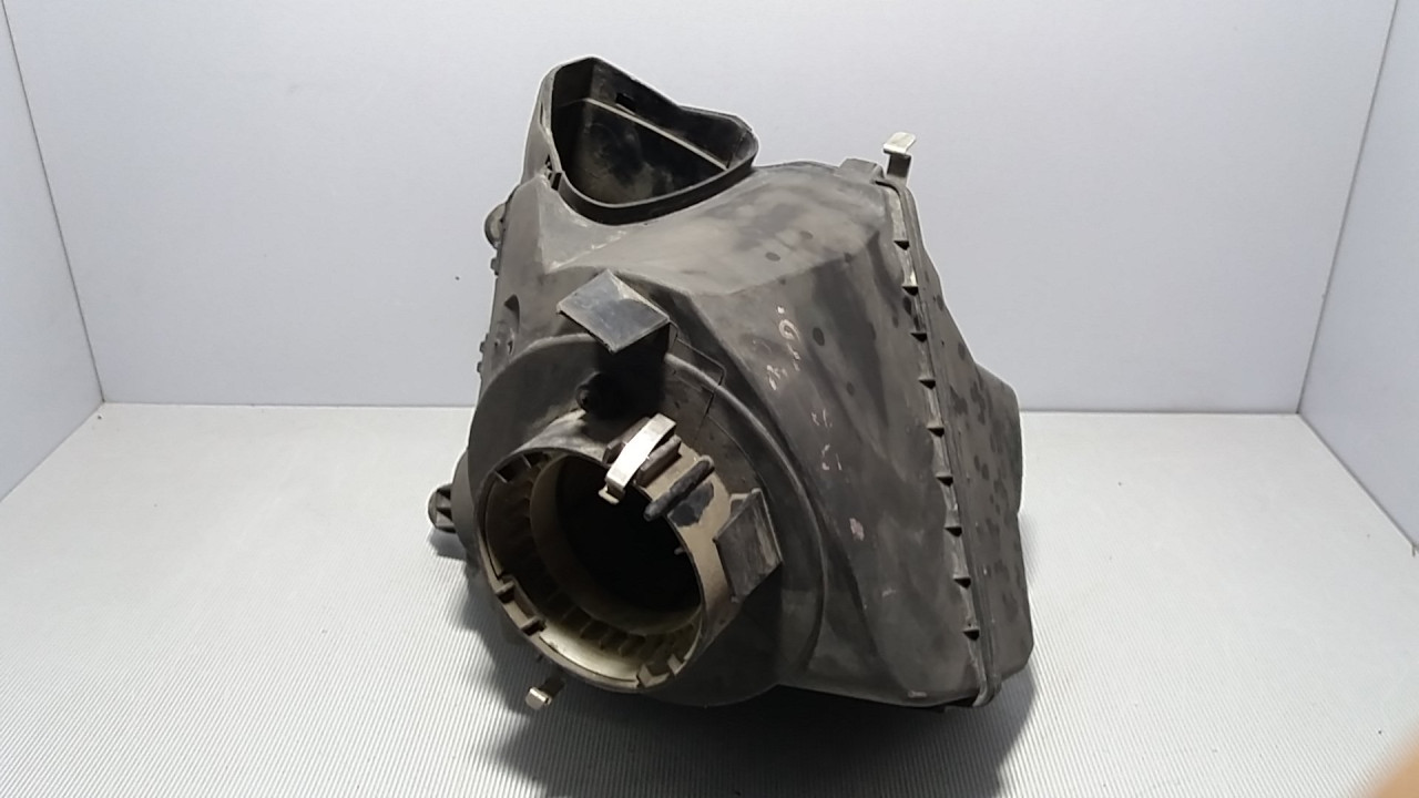 KUCISTE FILTERA ZRAKA AUDI A6 > 04-08 059133835E