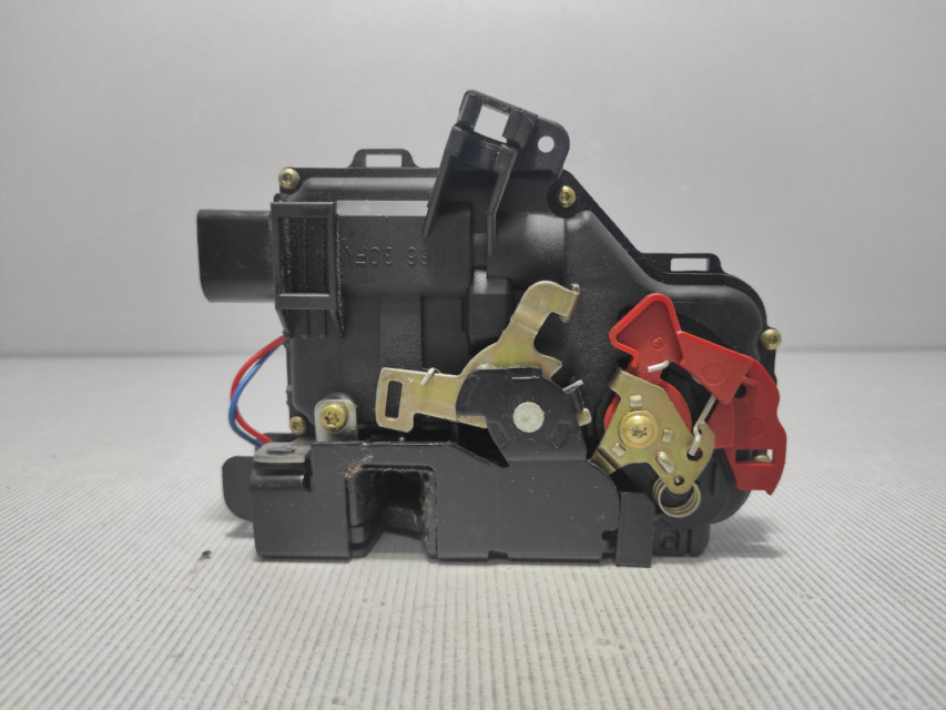 DIJELOVI BRAVA VRATA AUDI A4 (B6) > 00-04 4B1837016E