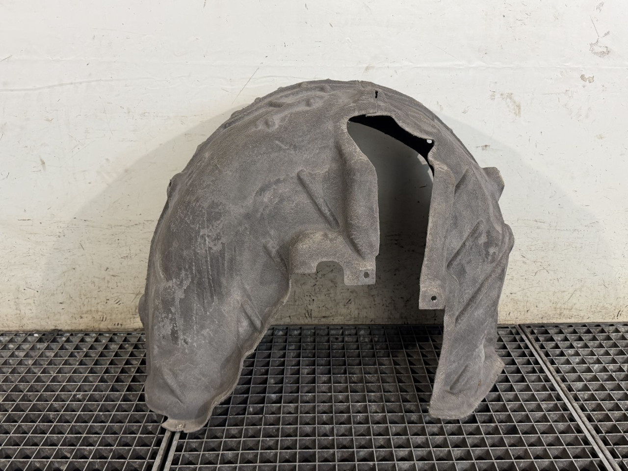 UNUTRASNJI BLATOBRAN AUDI A4 (B9) > 15-18 8W0810172F