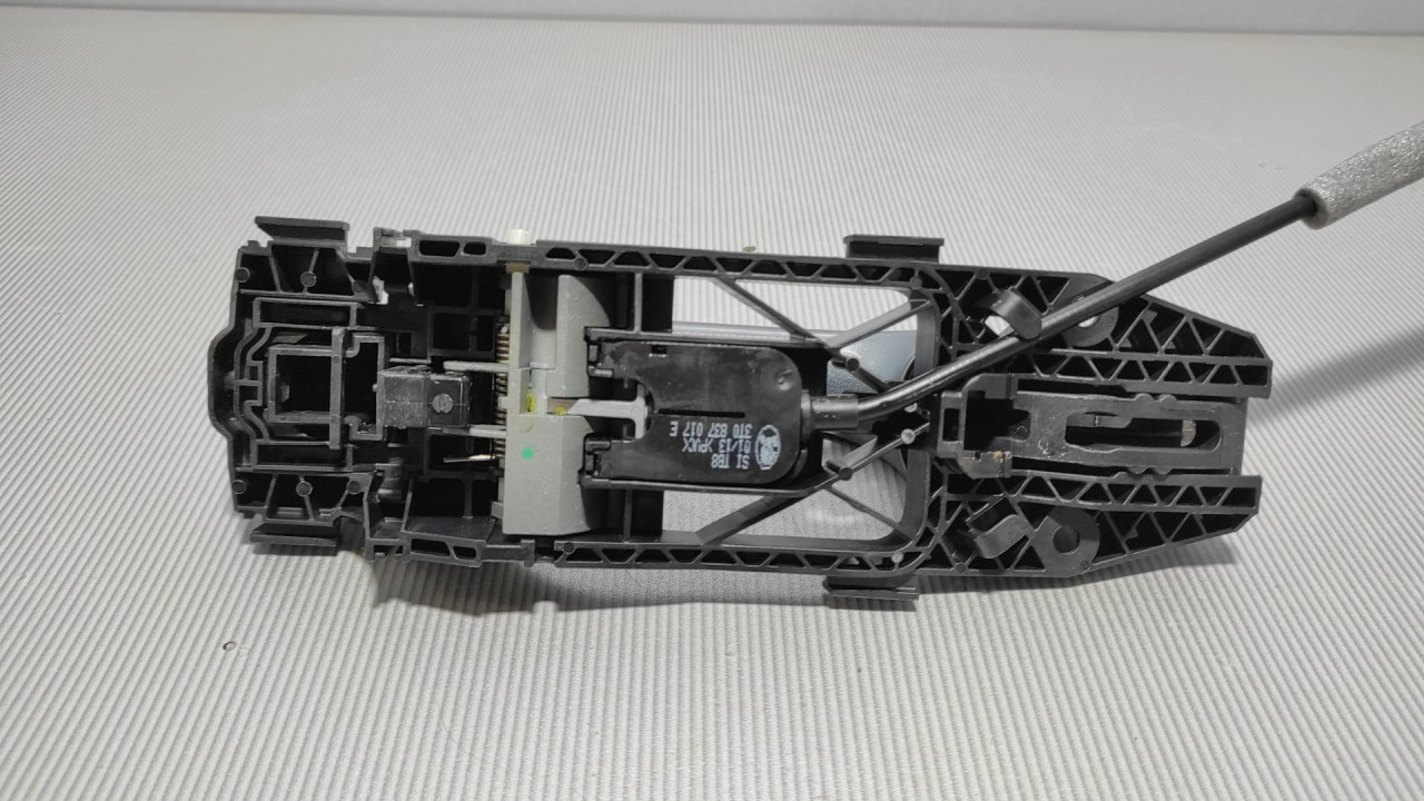DIJELOVI RUCKA VRATA VW TIGUAN > 11-15 5N0839885H