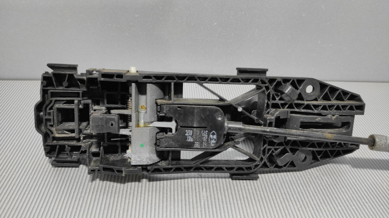 DIJELOVI RUCKA VRATA VW POLO > 09-14 5N0839885H