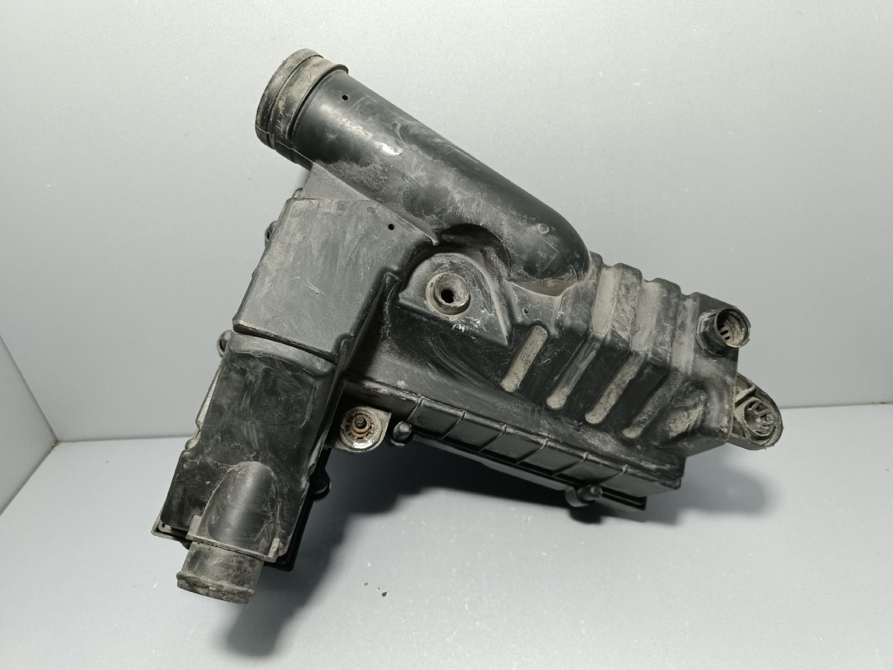 KUCISTE FILTERA ZRAKA VW CADDY > 03-10 3C0129607BB