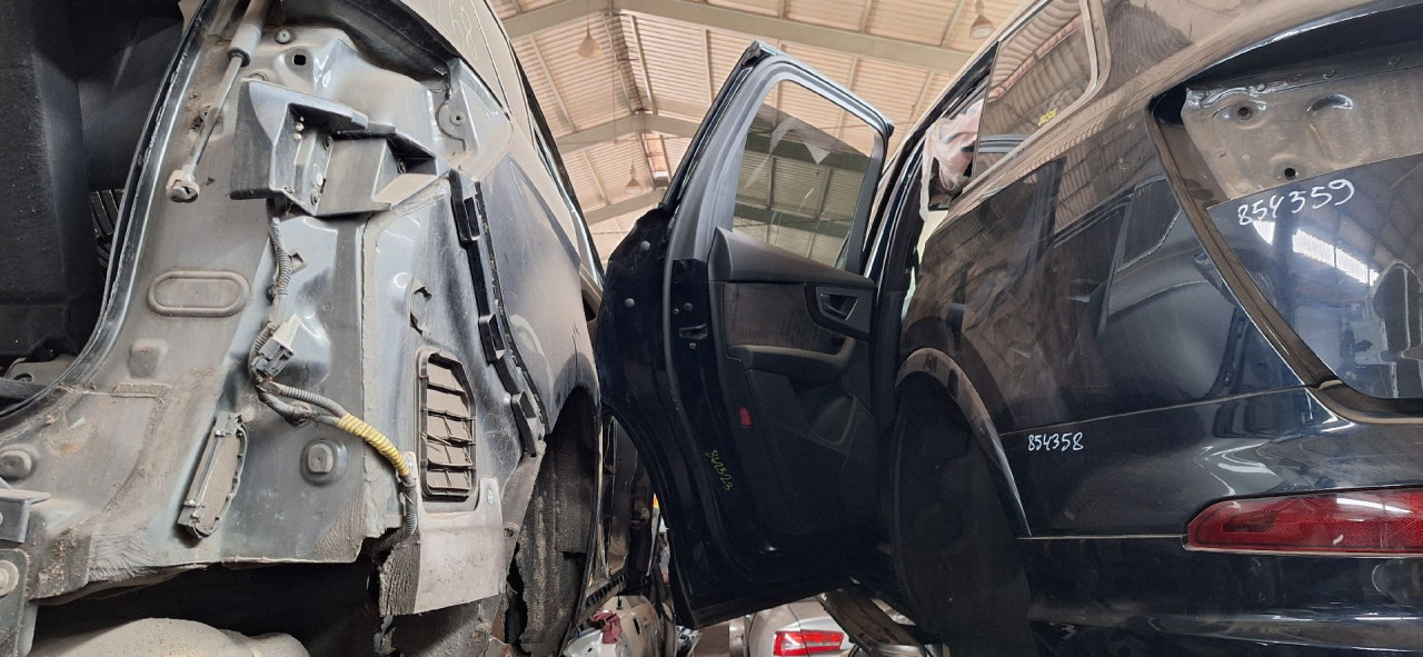 DIJELOVI VRATA AUDI Q7 (4M) > 15-19 3.0 4M0833051E