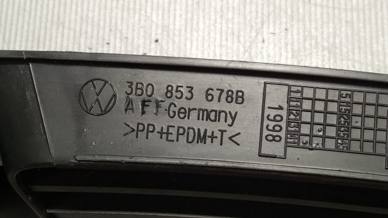RESETKA BRANIKA VW PASSAT B5 > 00-05 3B0853678B