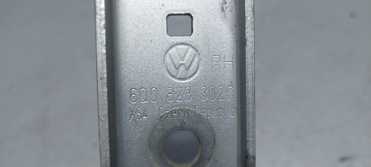 DIJELOVI SKARE OD HAUBE VW POLO > 05-09 6Q0823302C
