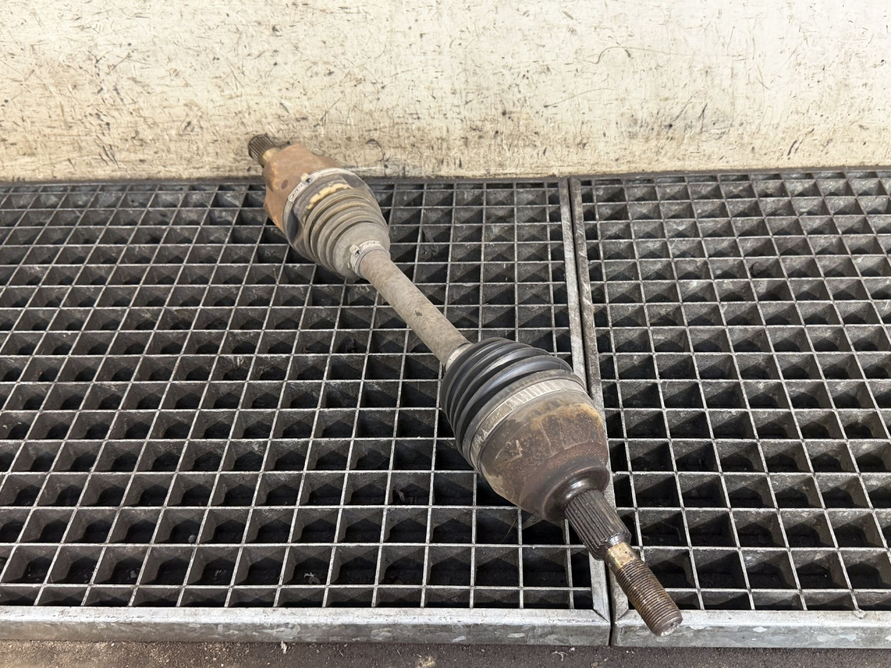 DIJELOVI POLUOSOVINA FORD MONDEO > 14-19 2.0