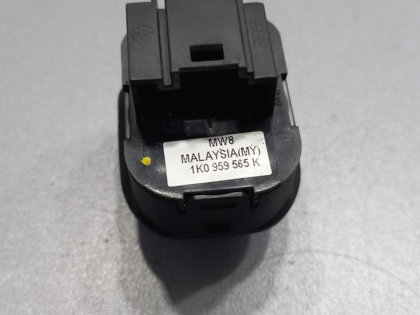 DIJELOVI PREKIDAC VW PASSAT B7 > 10-14 1K0959565K