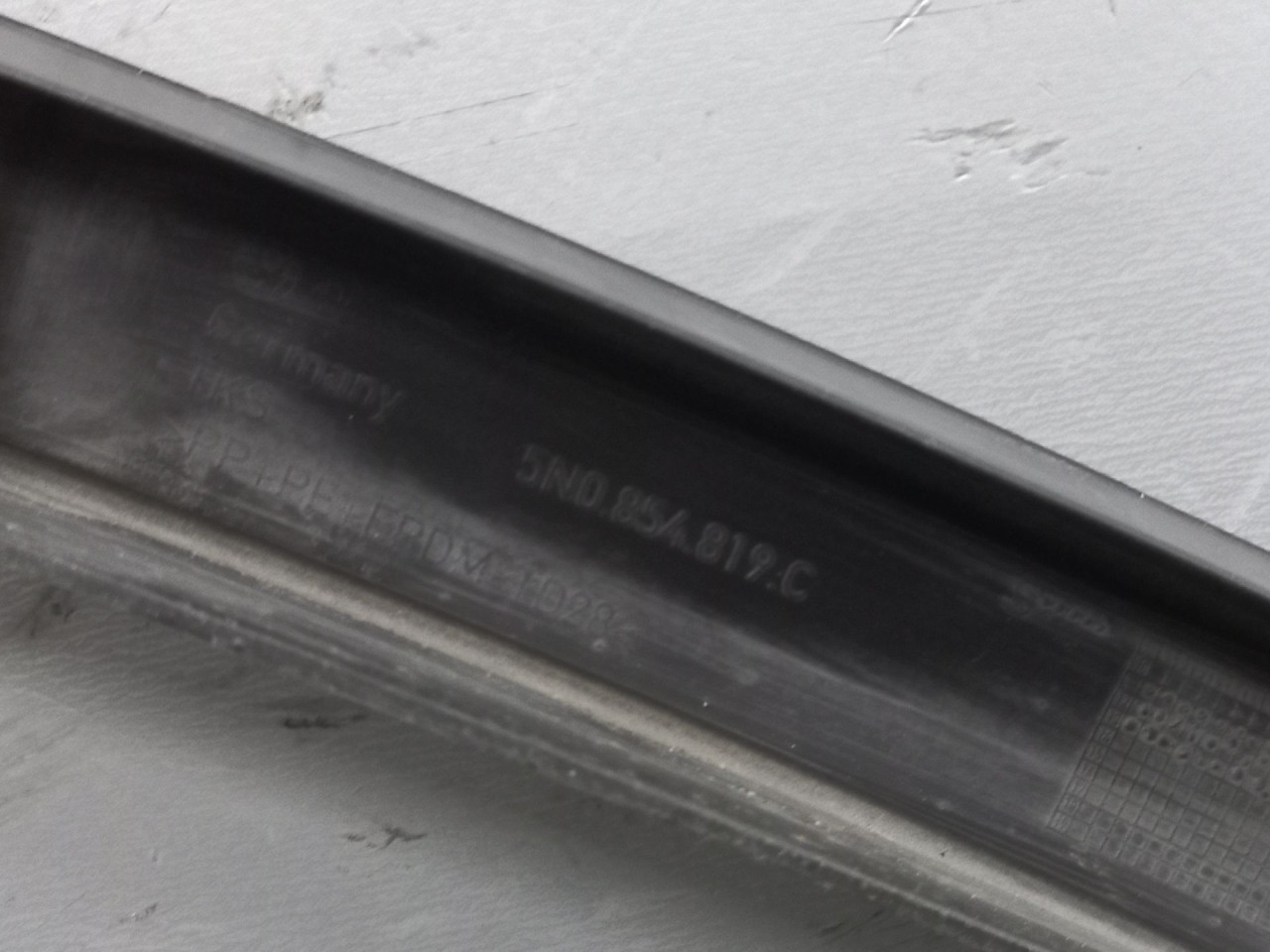RUB BLATOBRANA VW TIGUAN > 11-15 5N0854819C