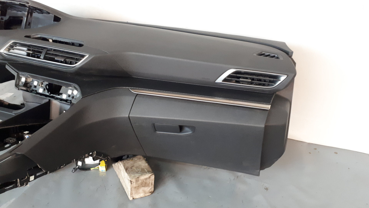 DIJELOVI INSTRUMENT TABLA PEUGEOT 3008 > 13-16