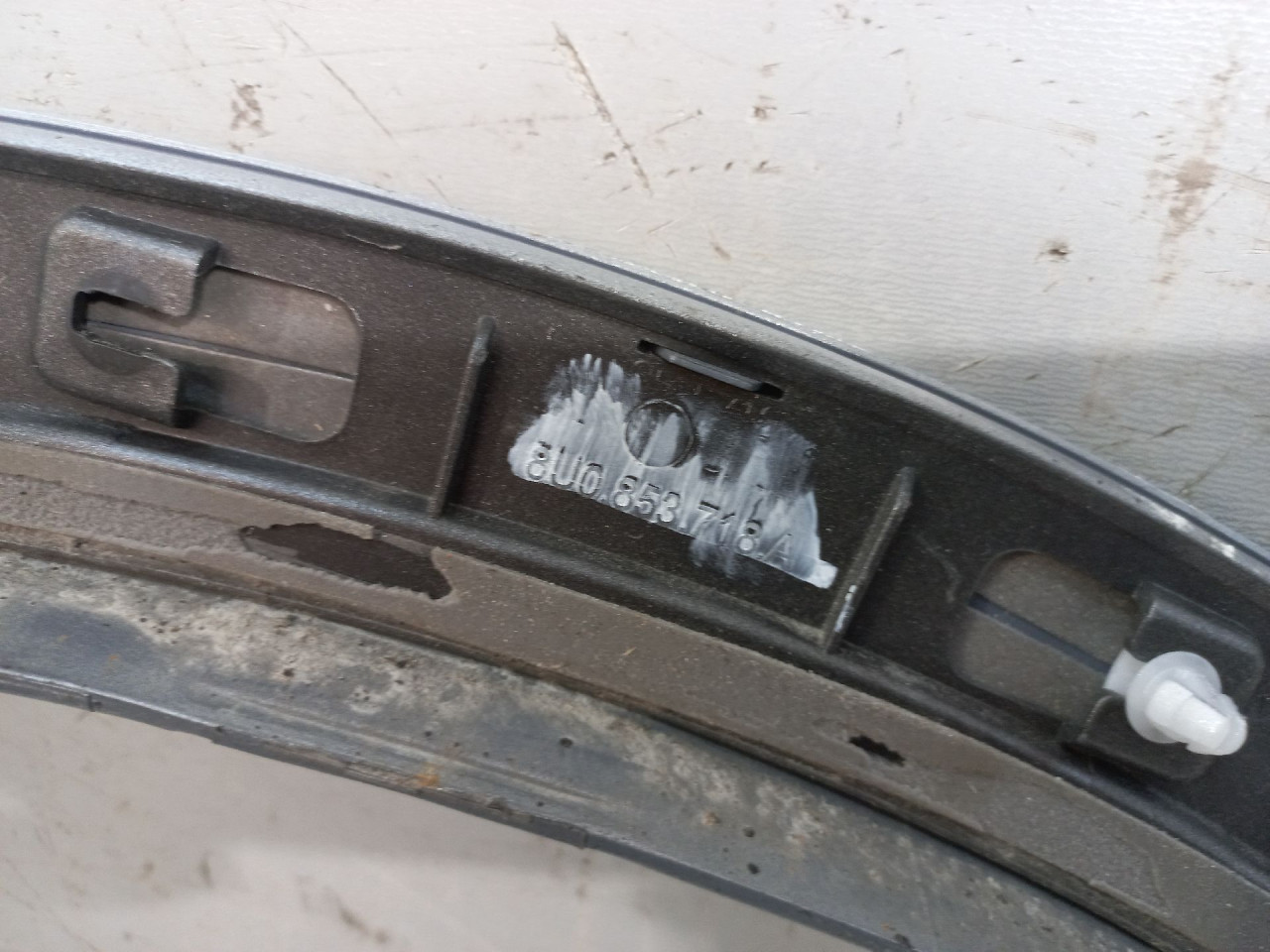 DIJELOVI RUB BLATOBRANA AUDI Q3 > 15-18 8U0853718A