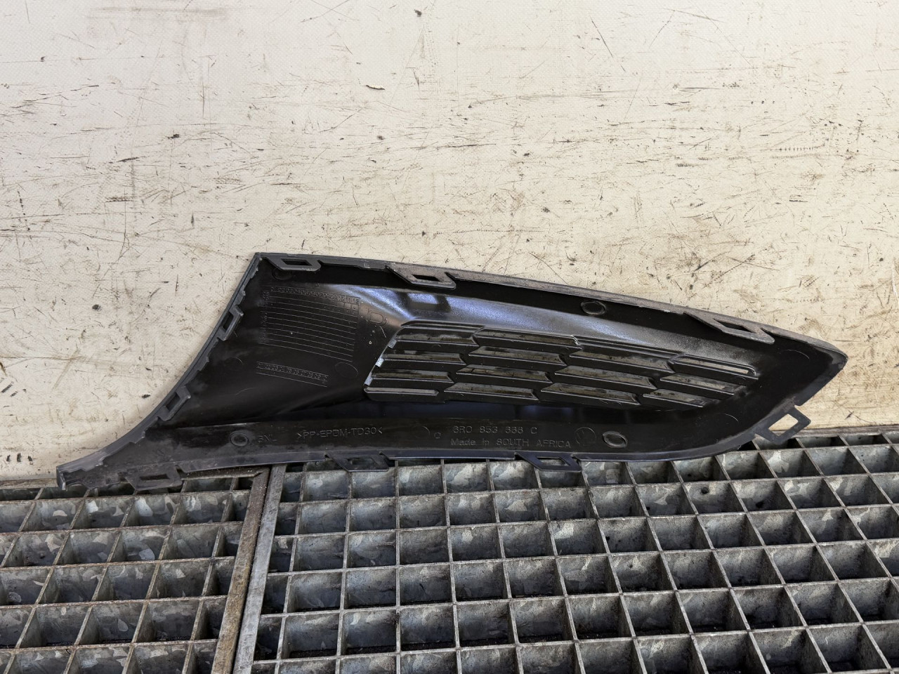 DIJELOVI RESETKA BRANIKA VW POLO > 09-14 1.6 6R0853666C
