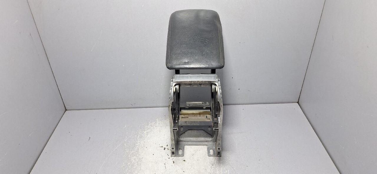 NASLONJAC ZA RUKU AUDI Q3 > 11-15 8U0864283A