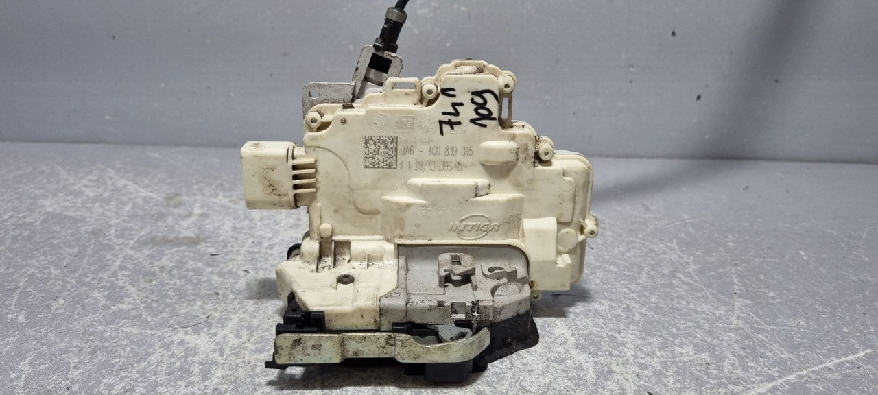 DIJELOVI BRAVA VRATA AUDI Q3 > 11-15 4G0839015