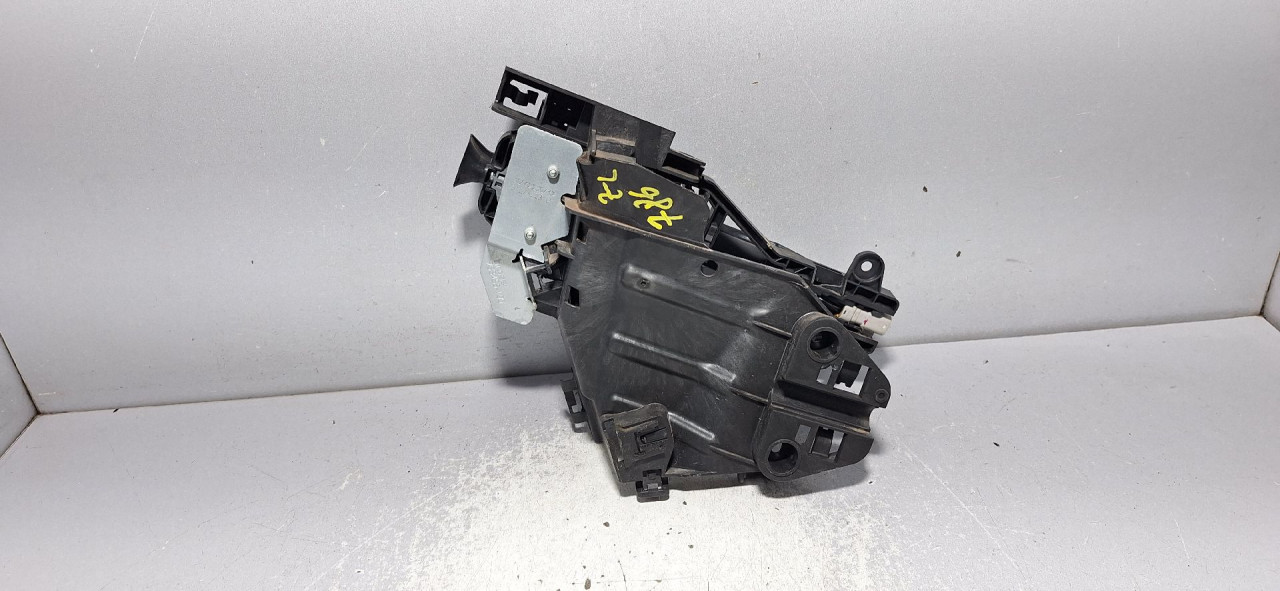 DIJELOVI RUCKA VRATA VOLVO V40 > 16-
