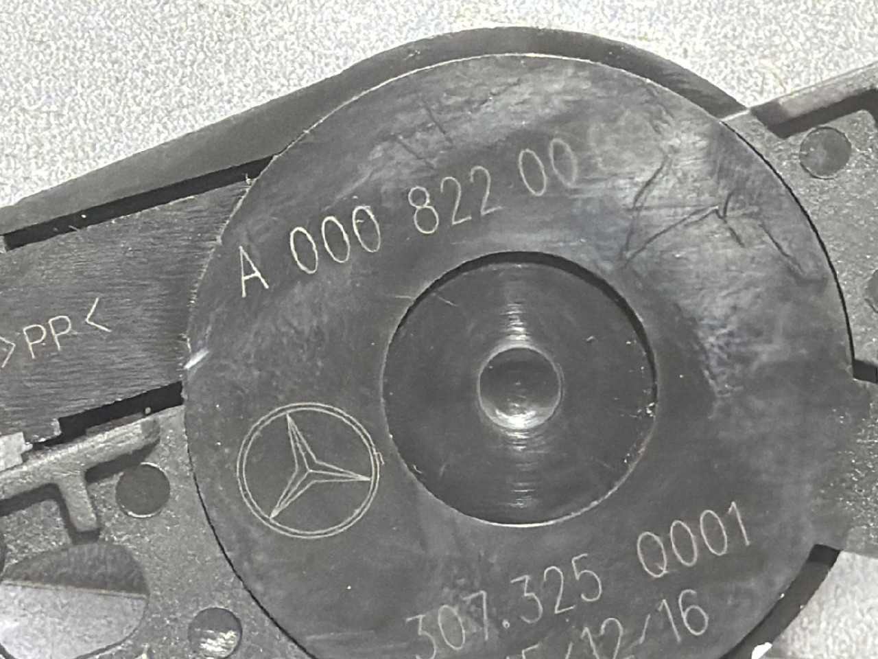 ZVUCNIK MERCEDES E KLASA (W213/S213) > 16-23 A0008220000