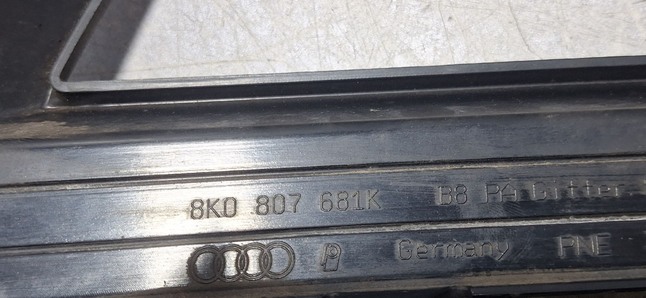 RESETKA BRANIKA AUDI A4 (B8) > 12-15 8K0807681K