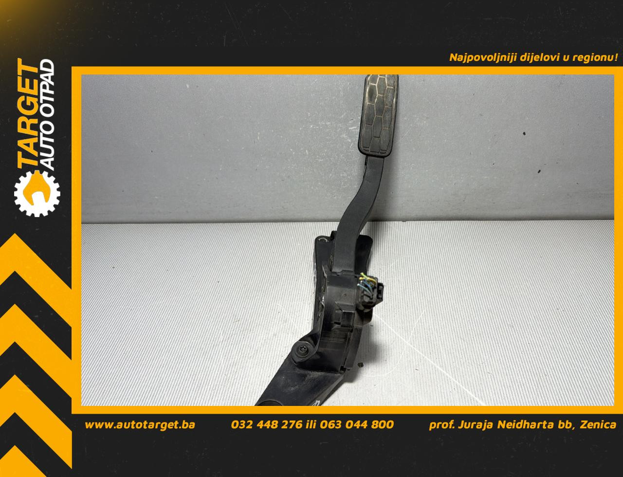 DIJELOVI PAPUCICA GASA JAGUAR XE (X760) > 15 - 2.0 CT8UC