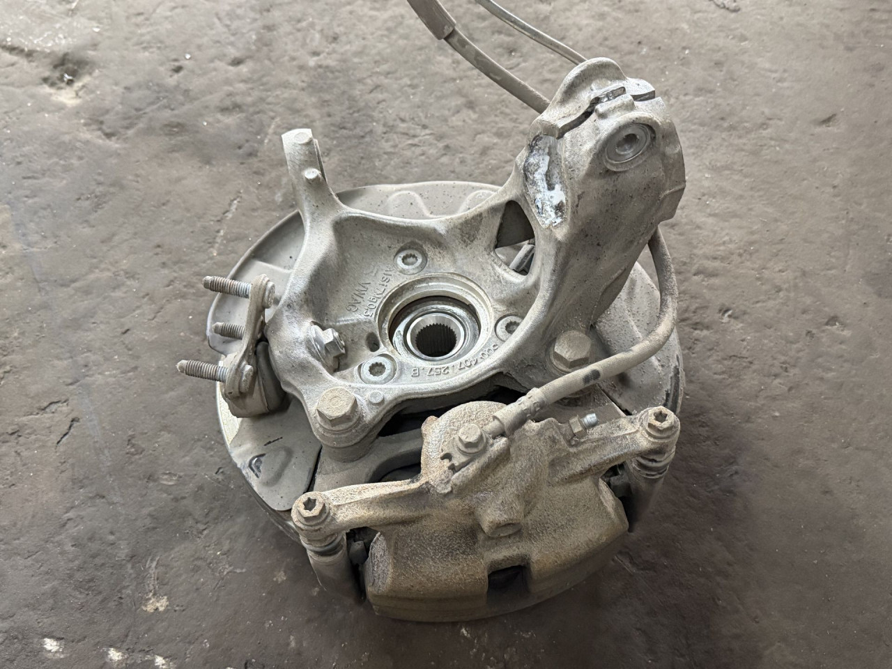 DIJELOVI GLAVCINA VW TIGUAN > 16-20 2.0 5Q0407257B
