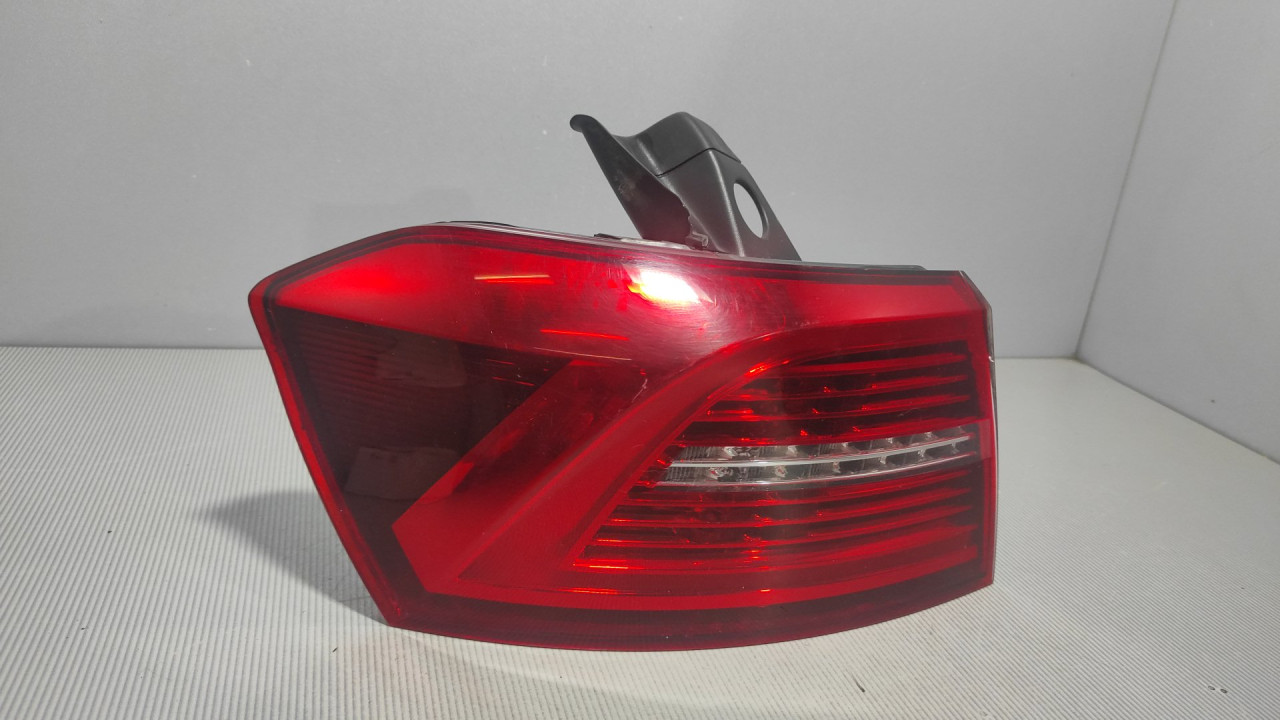 DIJELOVI STOP SVJETLO VW PASSAT B8 > 14-19 3Q9945207