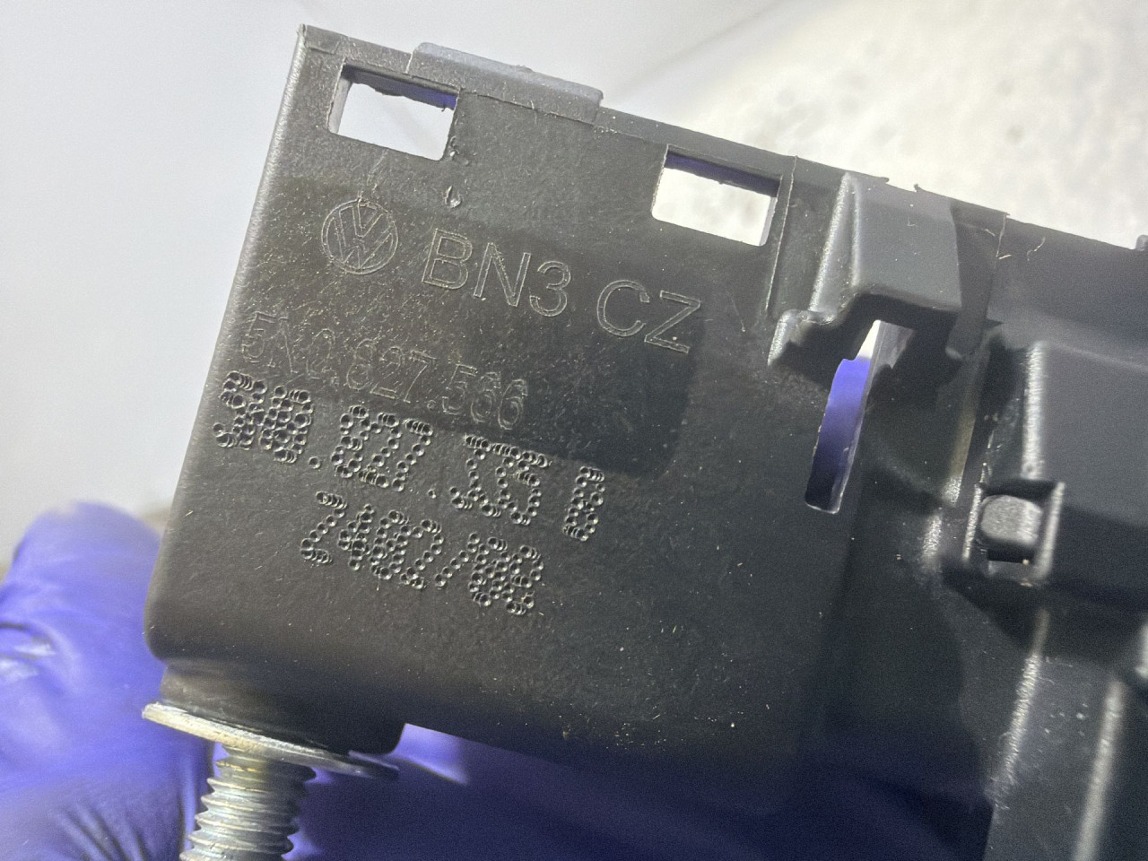 DIJELOVI RUCKA GEPEKA VW TIGUAN > 07-11 2.0 5N0827335B