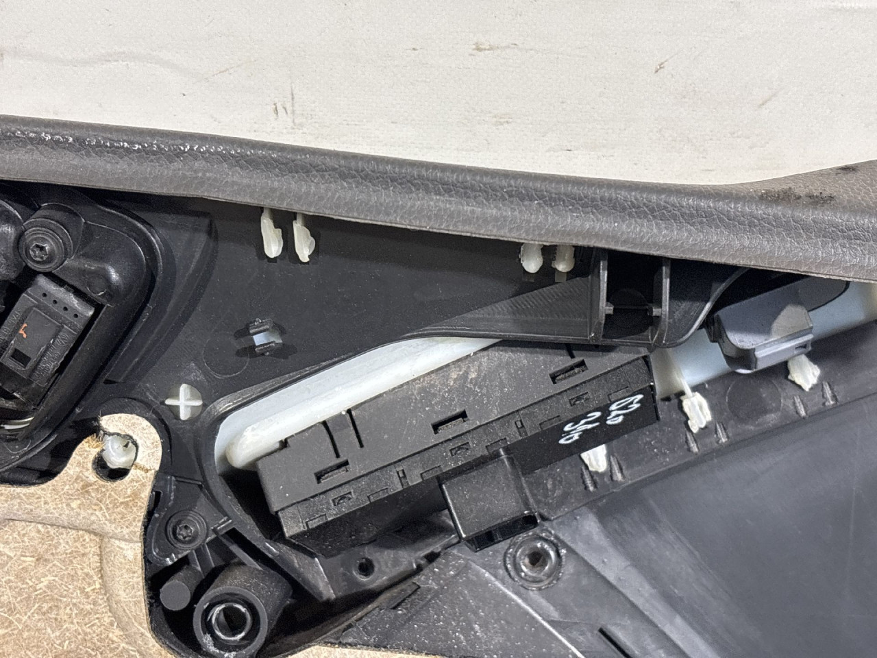DIJELOVI PREKIDACI PROZORA VW TIGUAN > 11-15