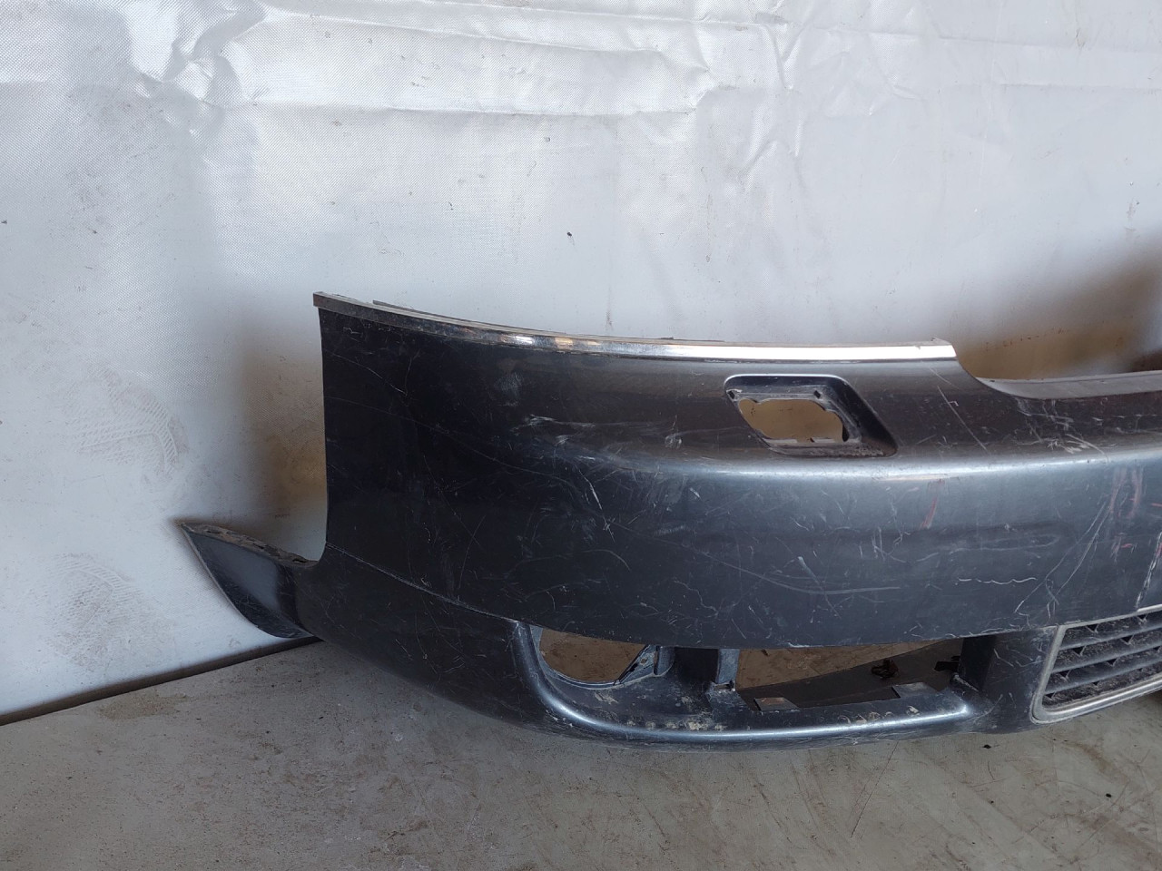 DIJELOVI BRANIK AUDI A6 > 01-04 4B0807111B