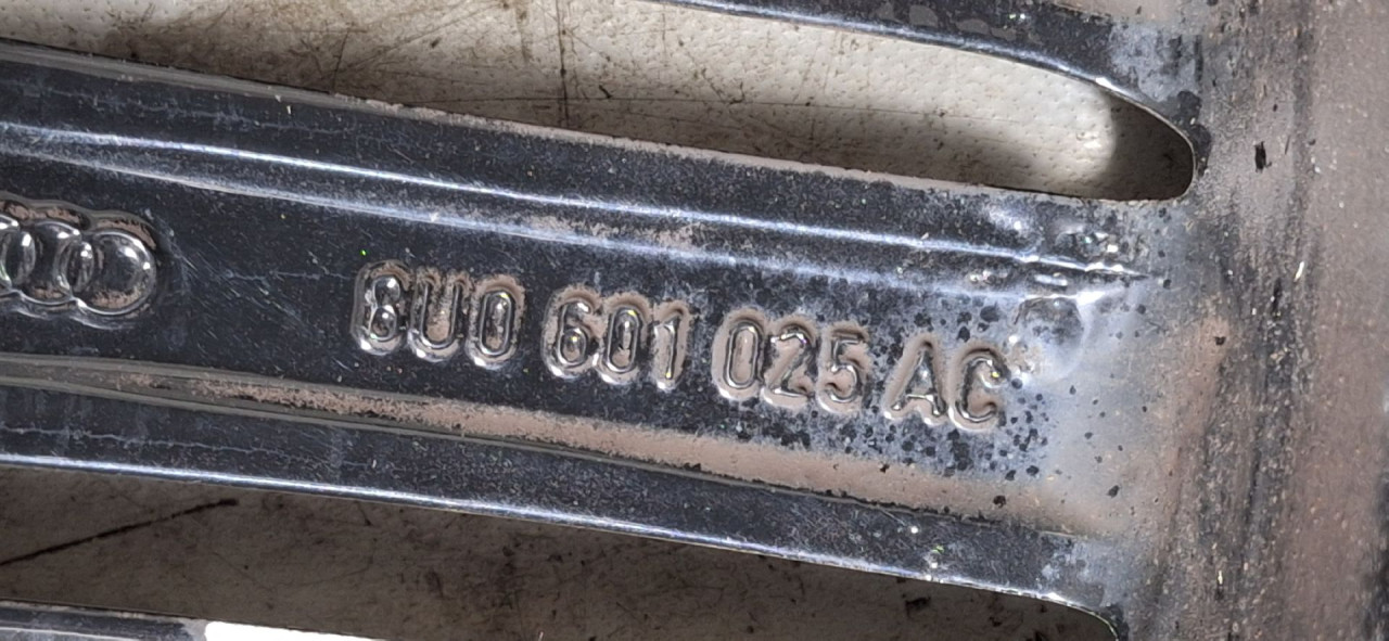 DIJELOVI FELGE AUDI Q3 > 11-15 8U0601025AC