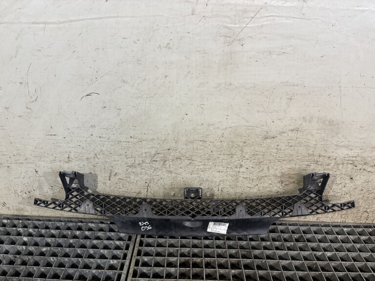 DIJELOVI PLASTIKA VW TOUAREG > 11-14 7P6807192