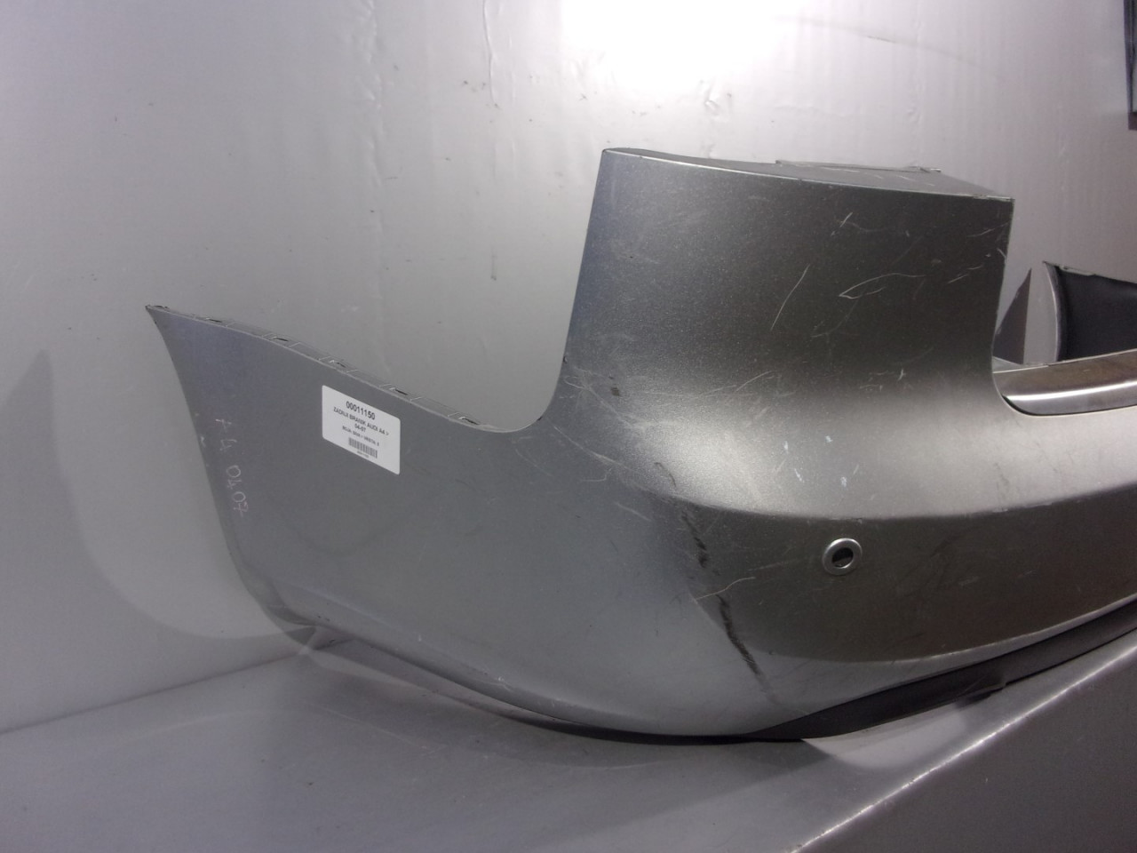BRANIK AUDI A4 (B7) > 04-07 AD022010 8E5807385